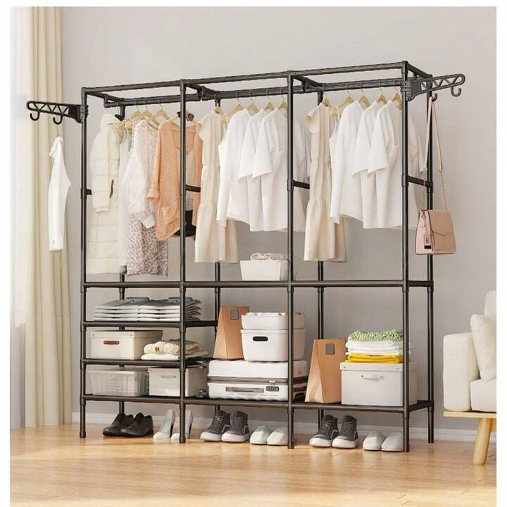 Guarda-Roupa Aberto com Cabides e Prateleiras