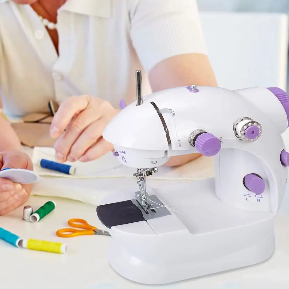 Mini Máquina de Costura Elétrica Portátil com Pedal